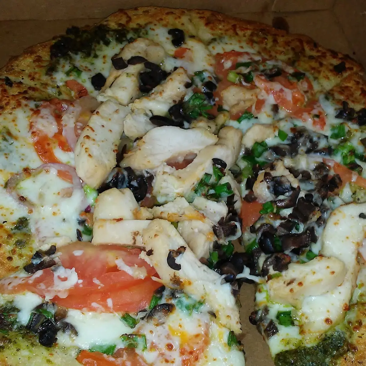 Grilled Chicken Pesto Pizza