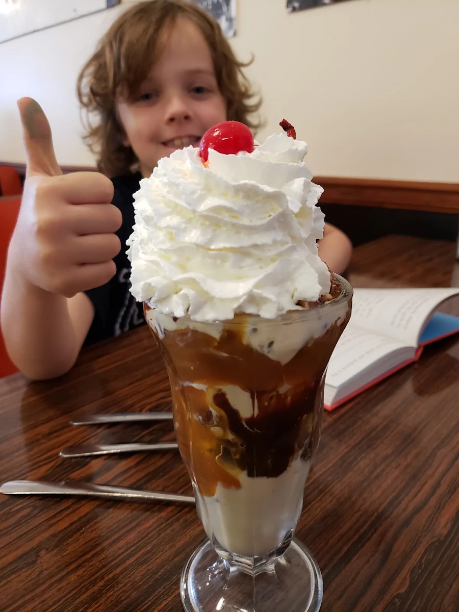 Hot Fudge Peanut Butter Sundae