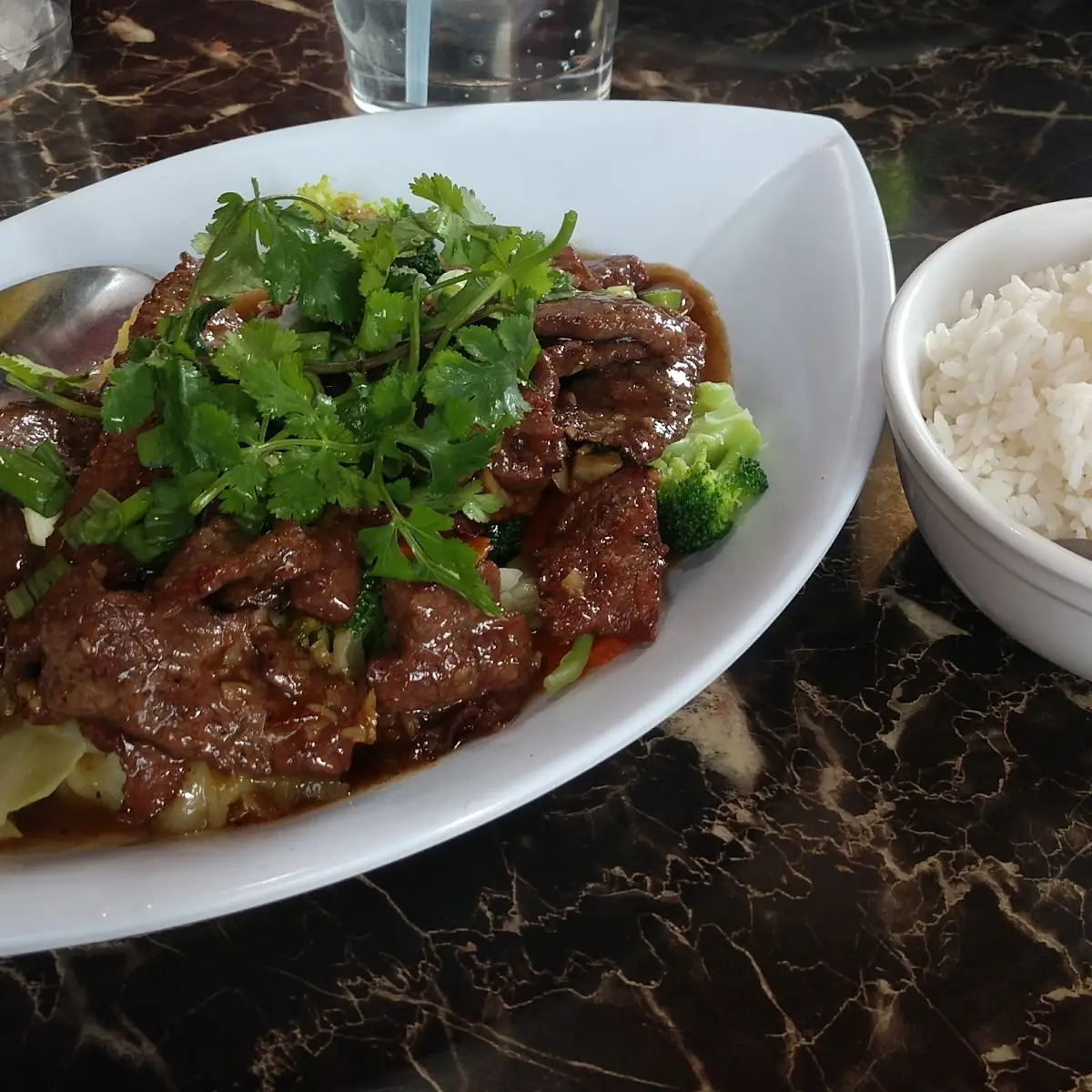 Garlic Lovers Beef and White Rice