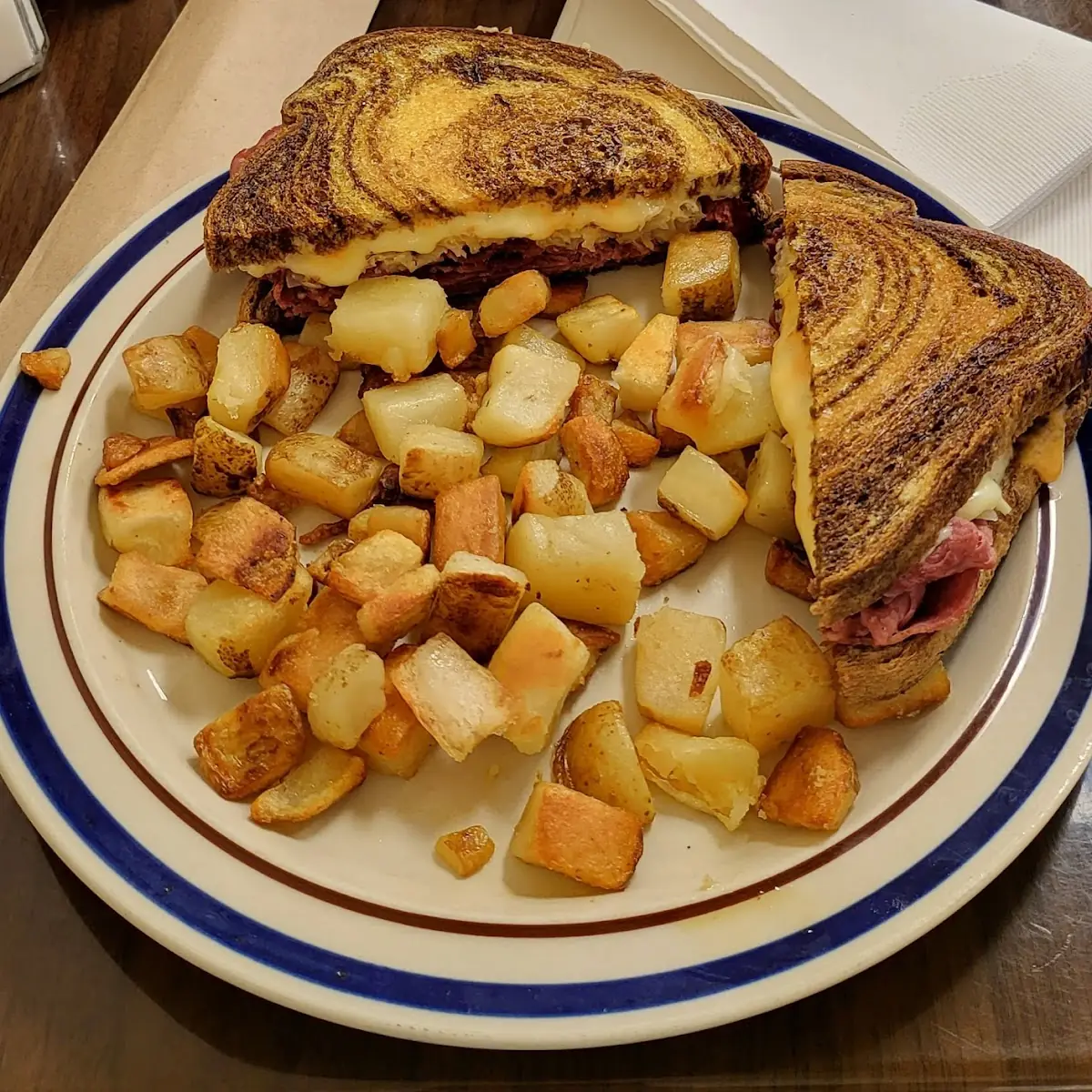 2 Eggs w Home Fries or Hashbrowns