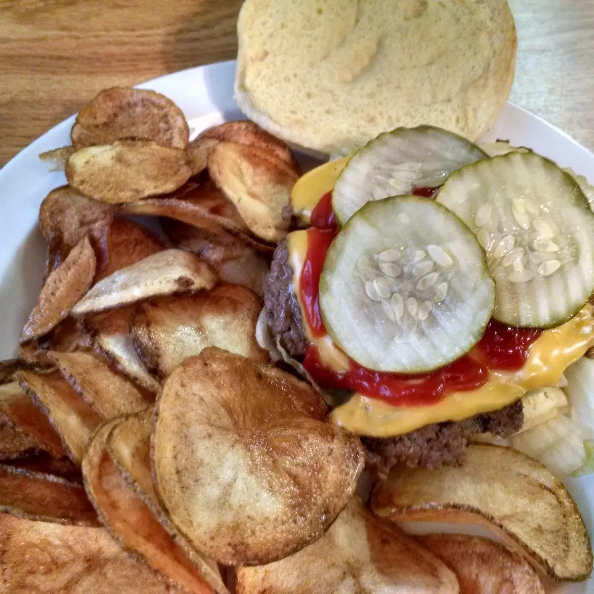 Double Cheeseburger with Fresh Potato Chips