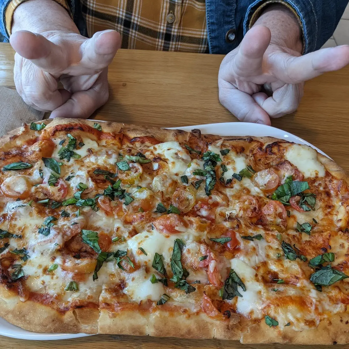 Pizza Margherita Flatbread