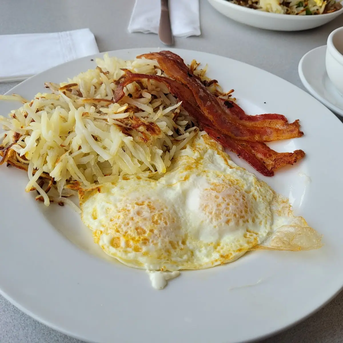 Eggs Hash Browns and Some Bacon Yumm