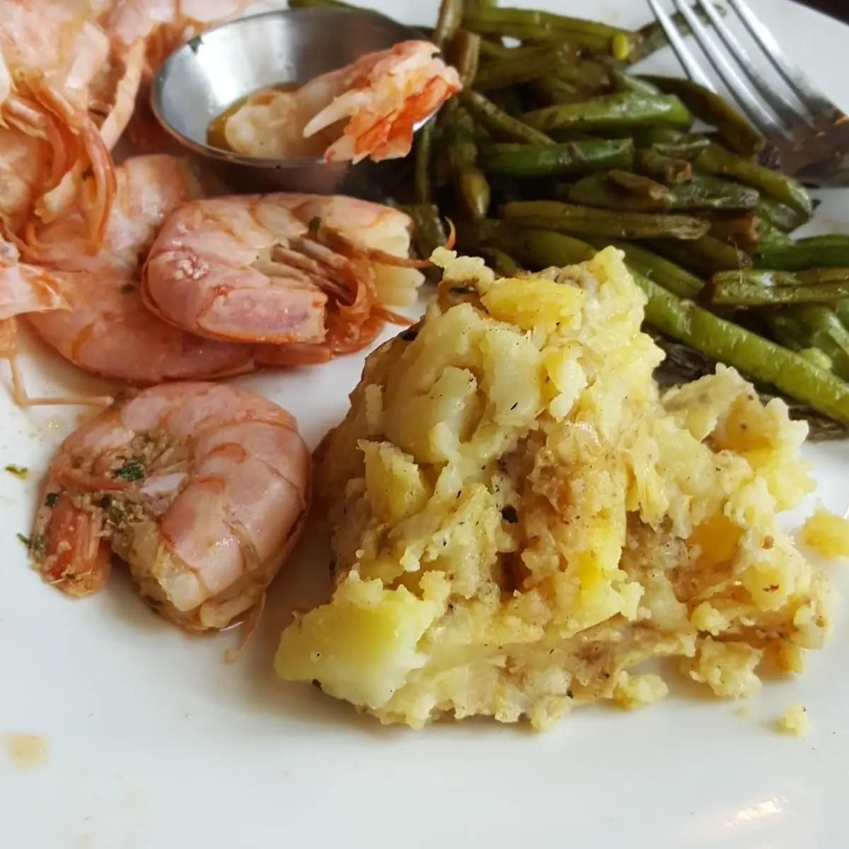 Red Shrimp with Mashed Potatoes and Green Beans