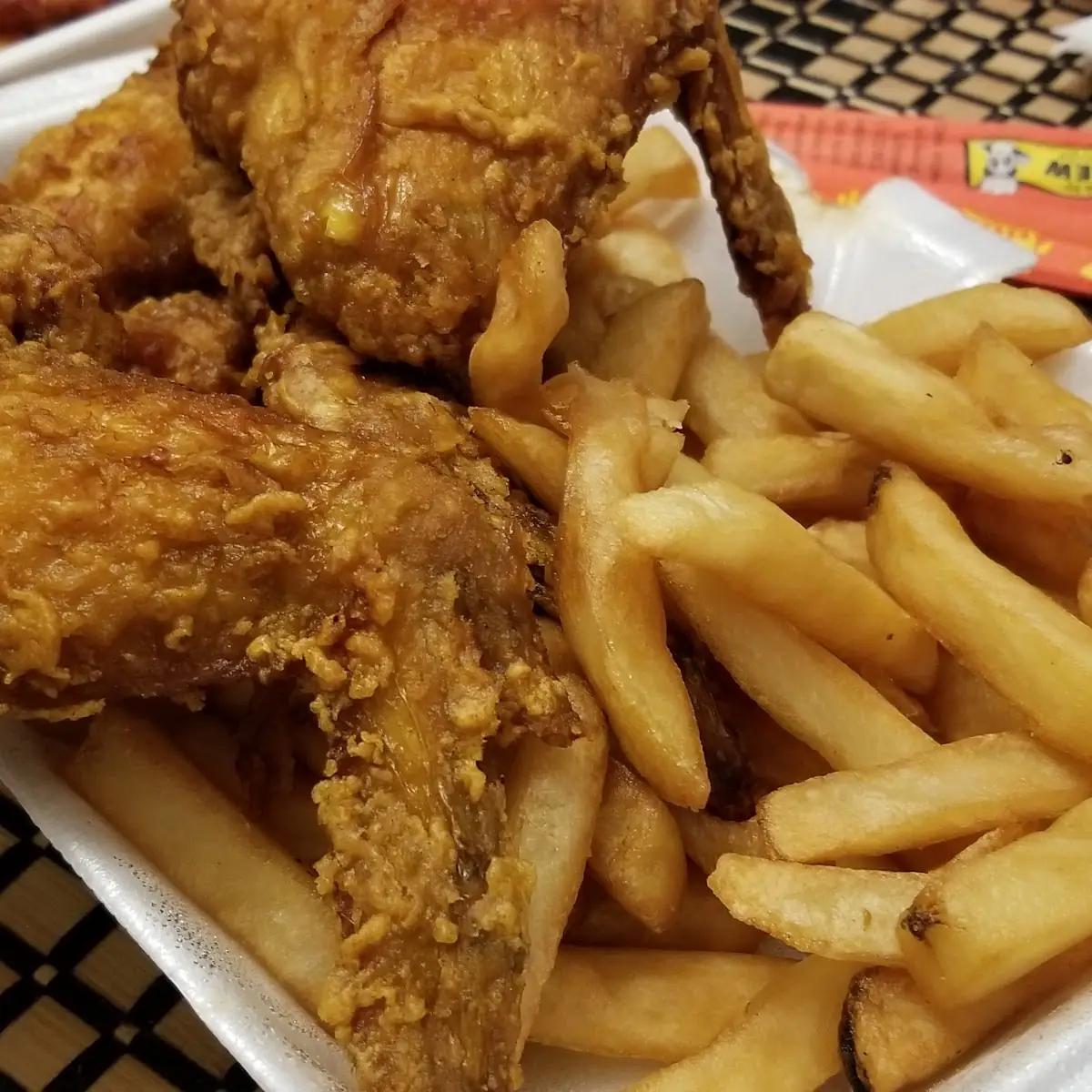 Chicken Wings with Fries