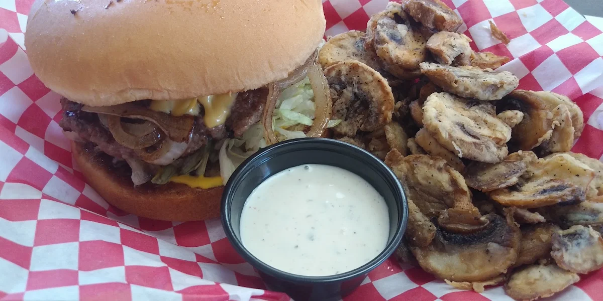 Cheeseburger w Grilled Onions & Fried Mushrooms