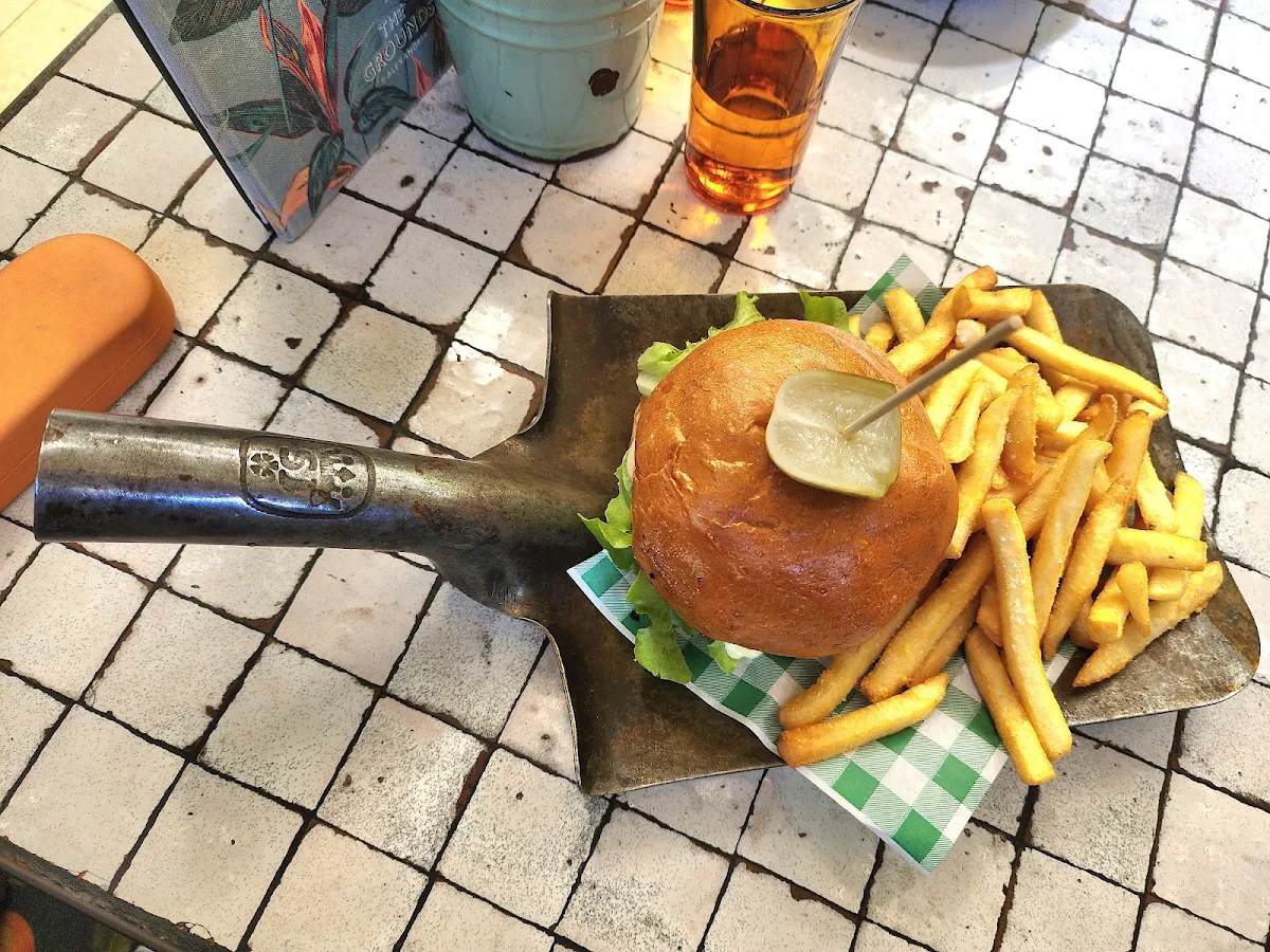 The Shed Cheeseburger, The Potting Shed at The Grounds