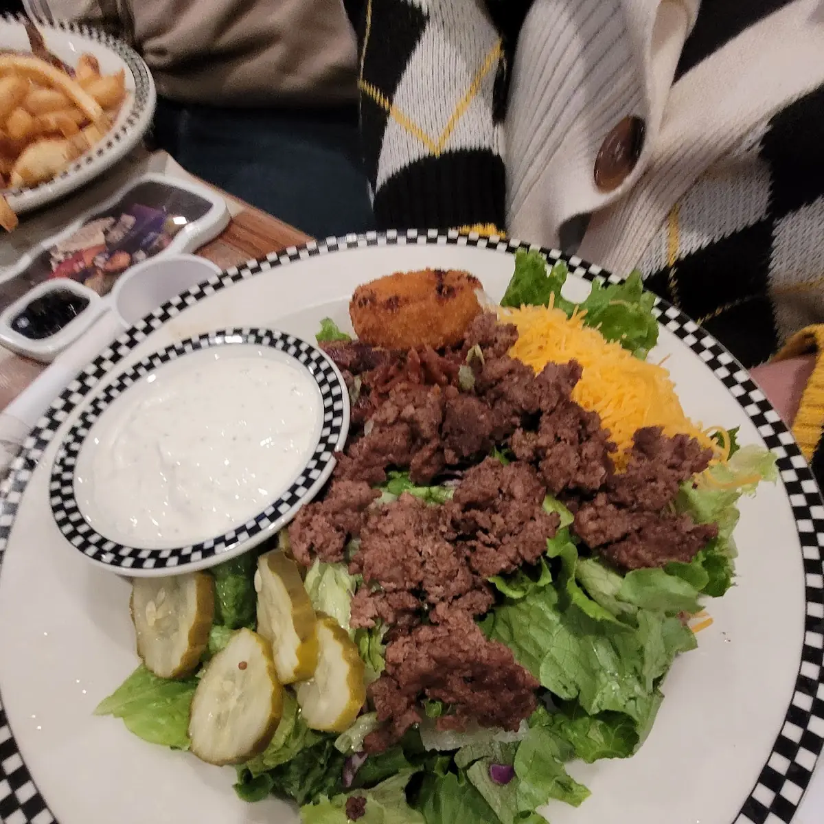 Bacon Cheeseburger Salad 800 Cals