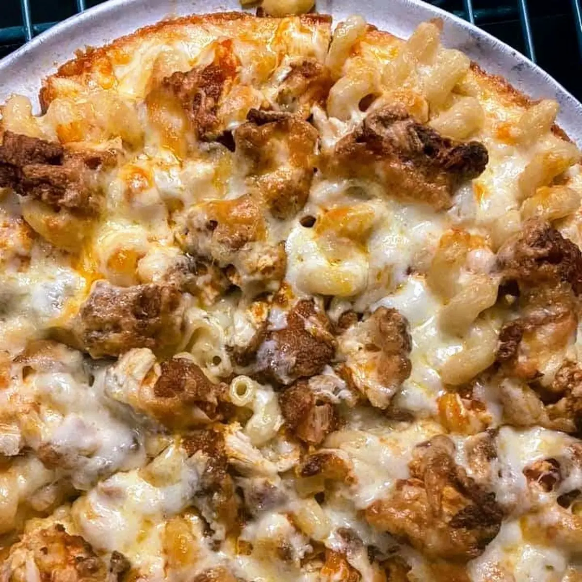 Buffalo Chicken Mac and Cheese Pizza