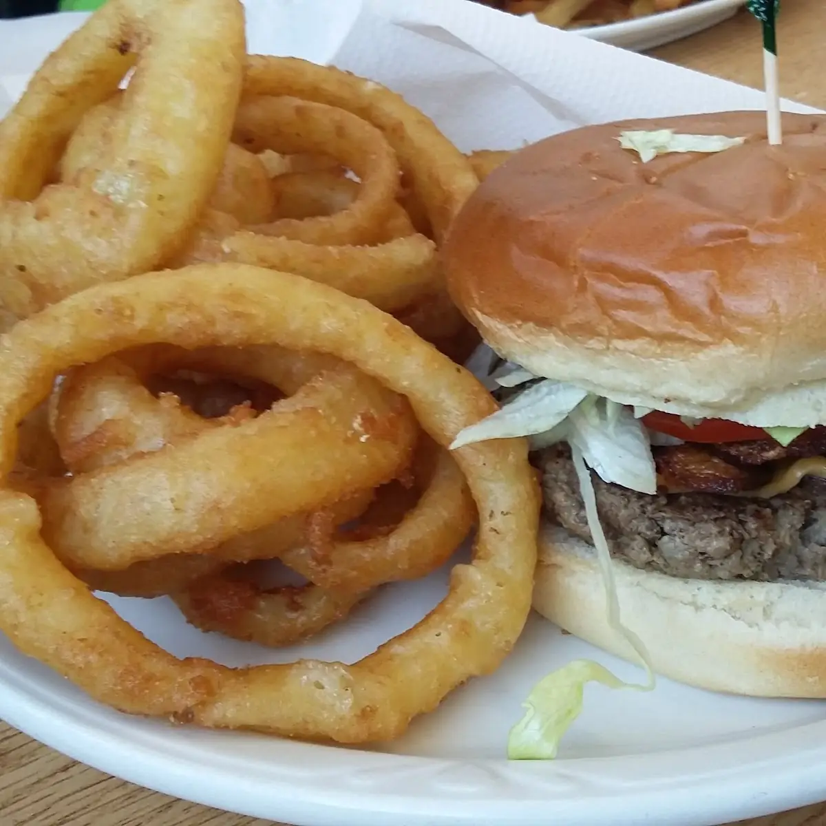 Cheeseburger with Onion Rings