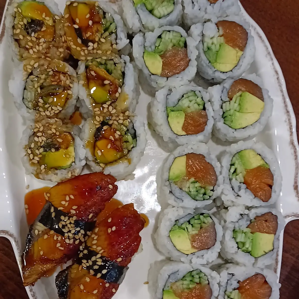 2 Salmon Avocado Uramaki Rolls & 2 Unagi Nigiri