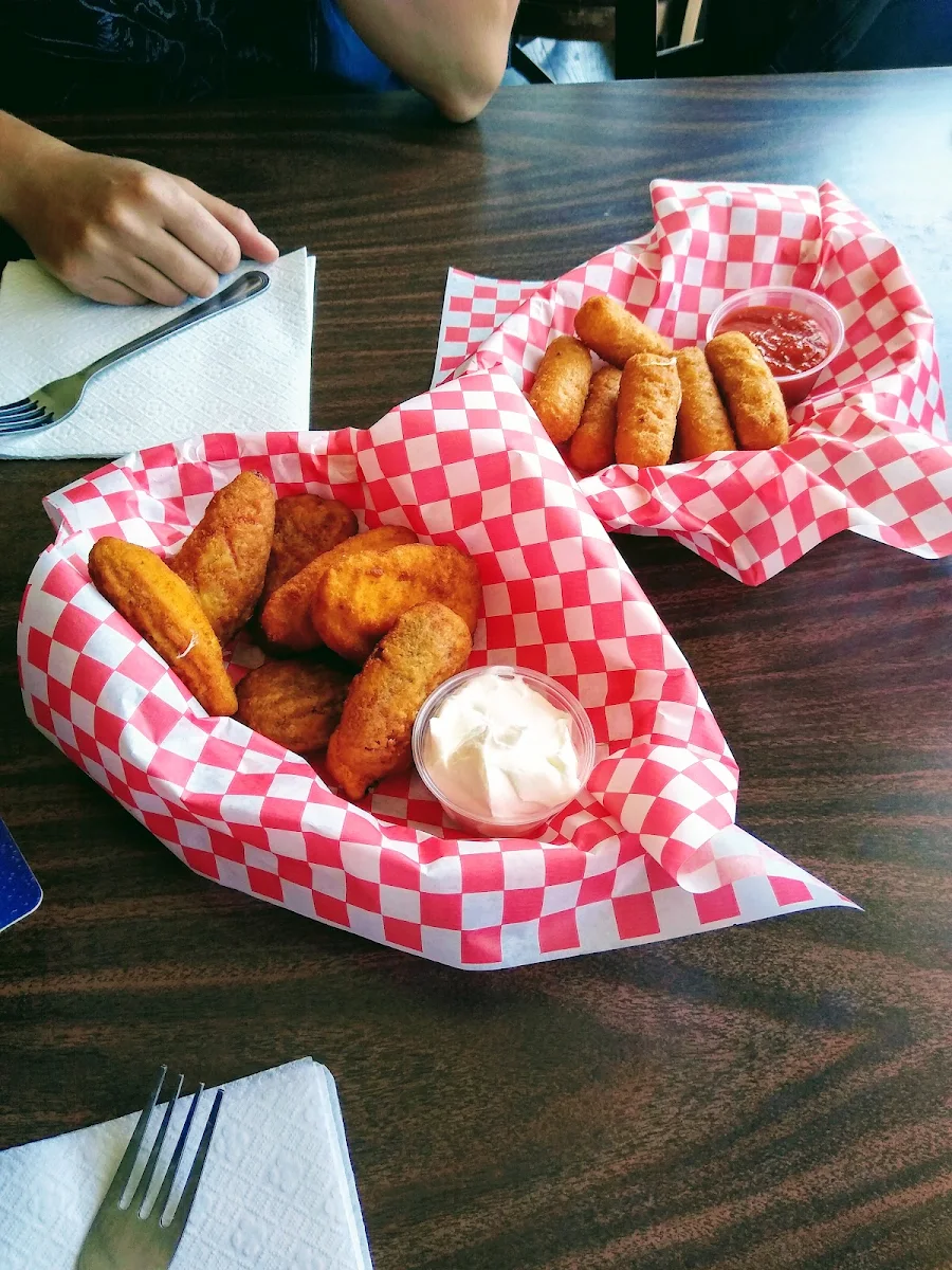 Highlights, Parkers Pub & Eatery