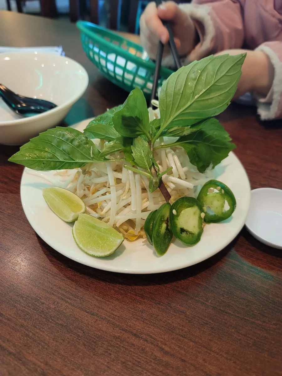Veggie for Pho Broth Bean Sprout Fresh Lime