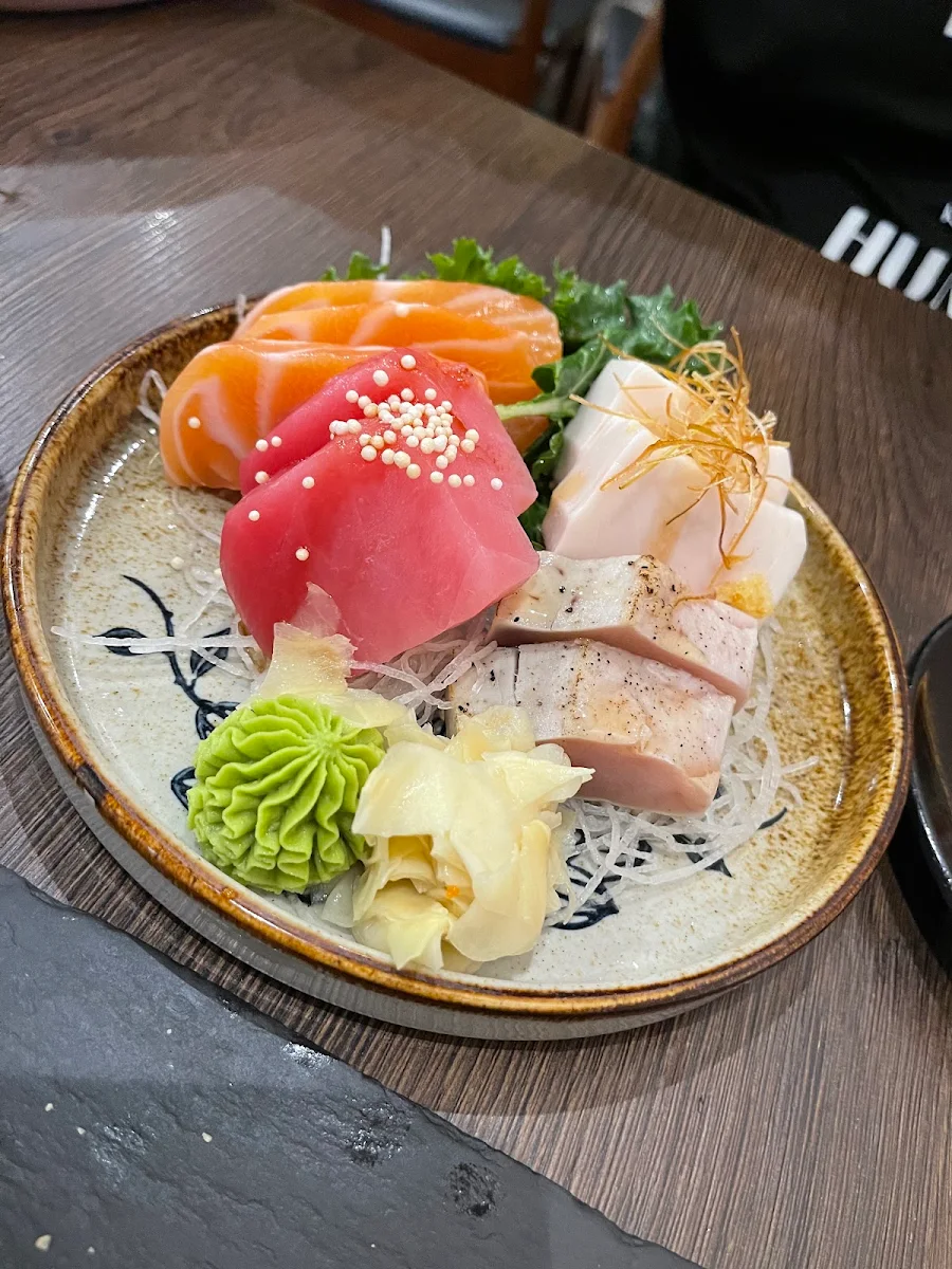 Sashimi Appetizer (9 Pcs)