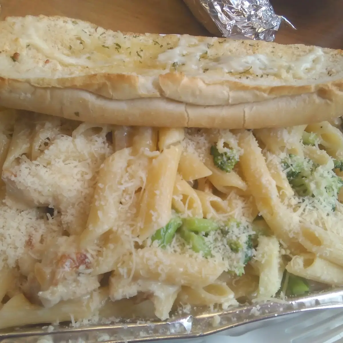 Chicken Broccoli Ziti Alfredo with Garlic Bread