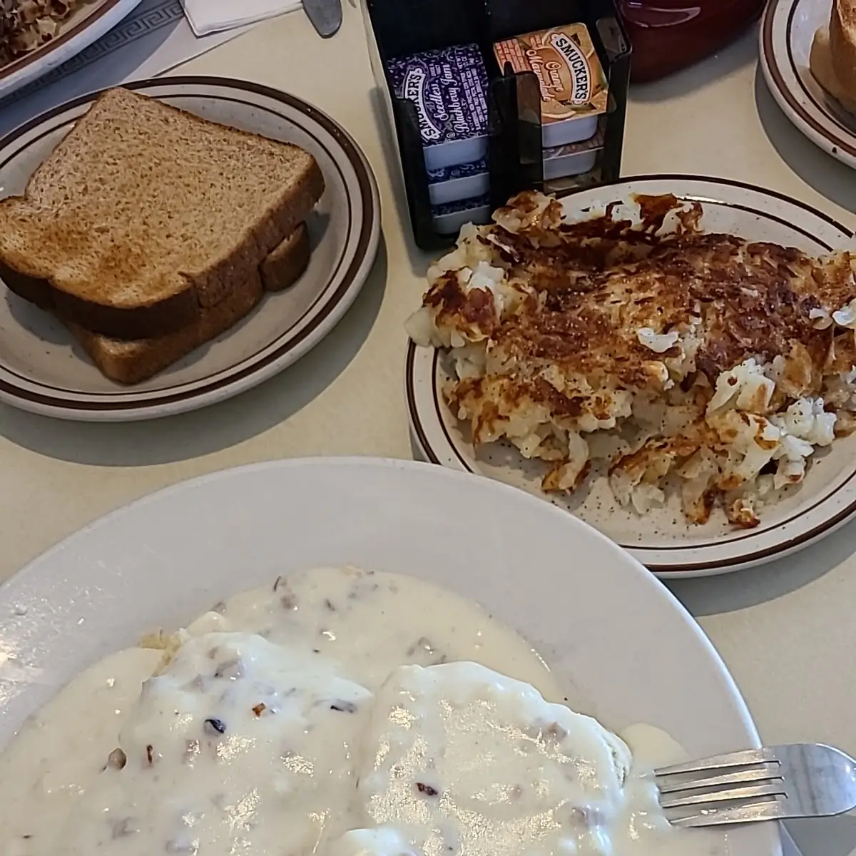 Biscuits an Gravy Hashbrowns