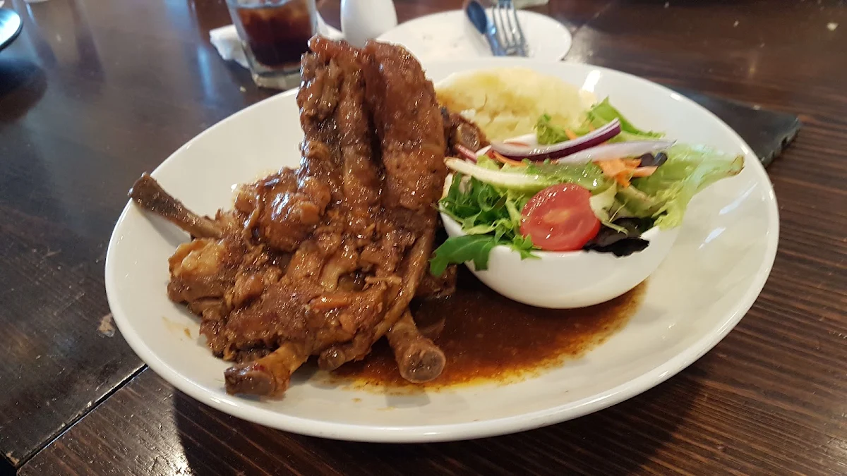 Highlights, Popular Alm Bistro