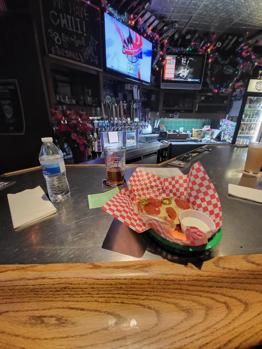 Pizza and Dos Equis Amber