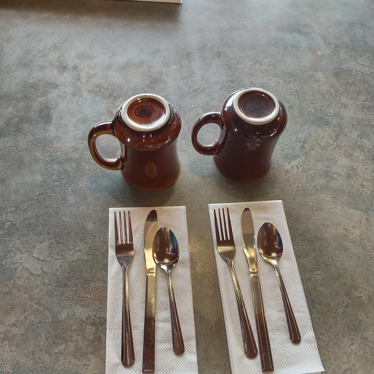Table Setting When You Walk