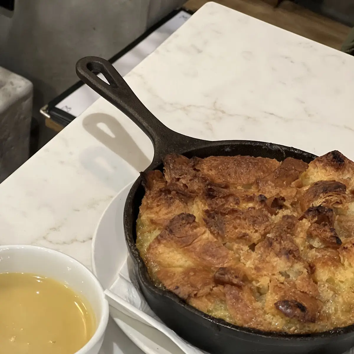 Chocolate Chip Skillet Cookie à La Mode