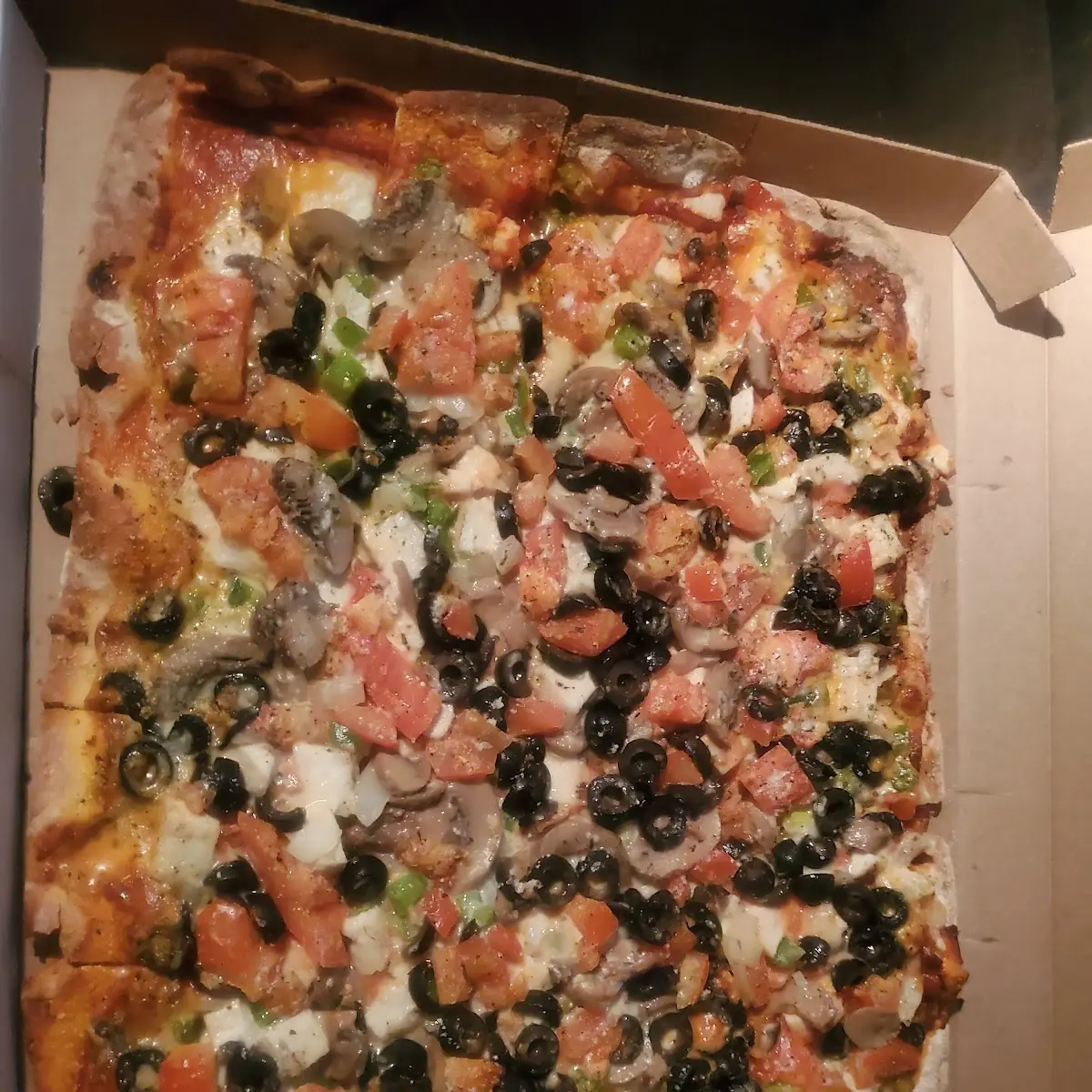 Vegetable Chicken Pizza