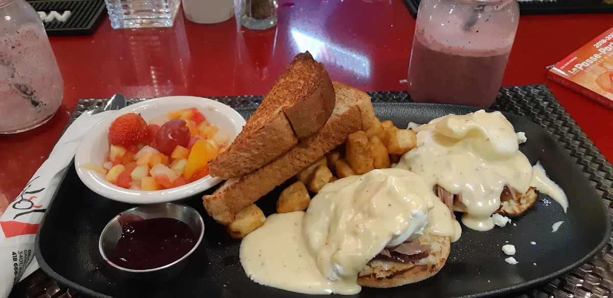 Oeufs Bénédictines Au Canard Confit