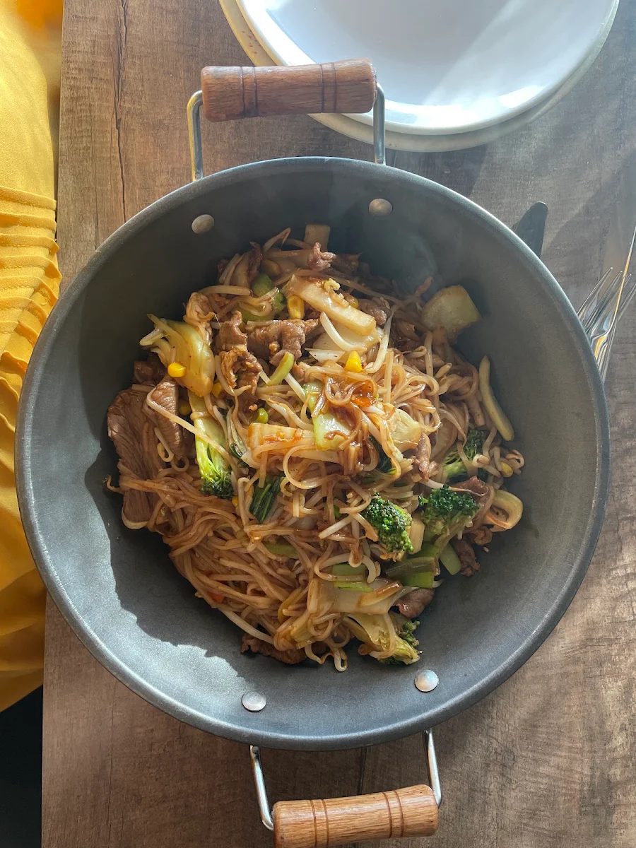 Chinese Rice Noodles Stir, Thai Manao