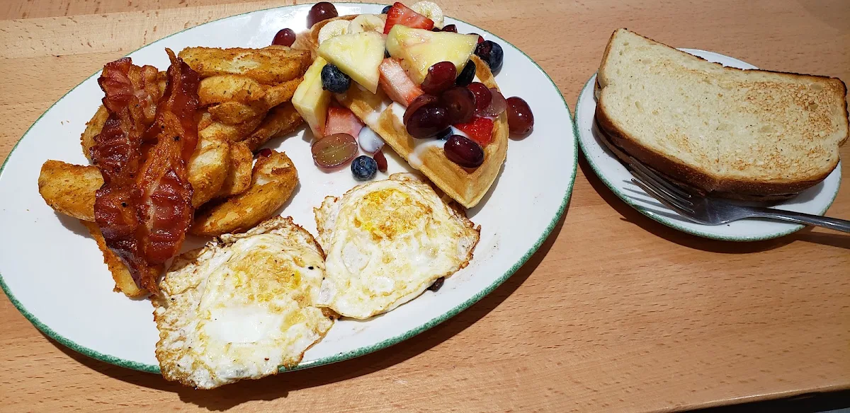 Paul Wants It All, Cora Breakfast and Lunch
