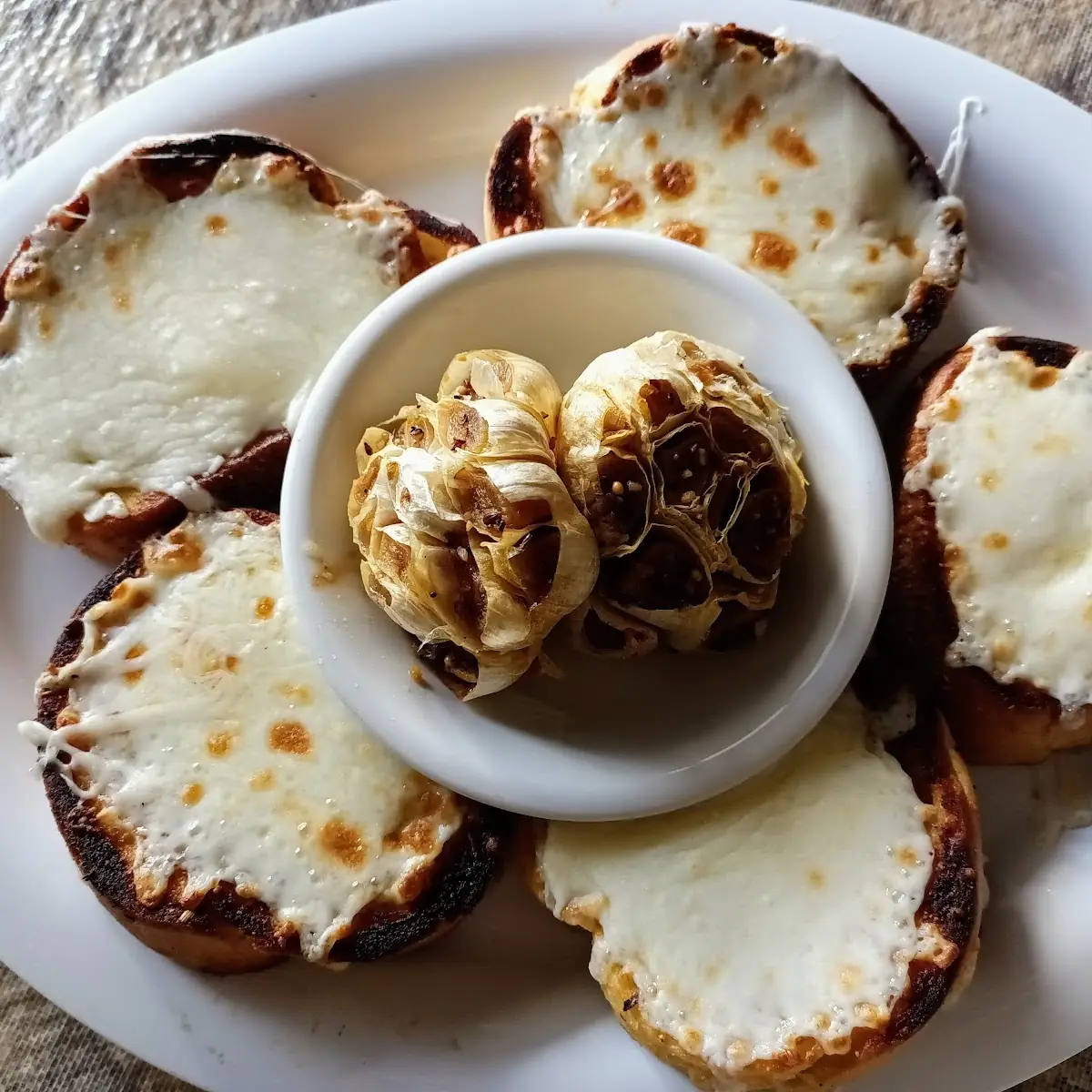 Roasted Garlic Bulb and Cheese Bread