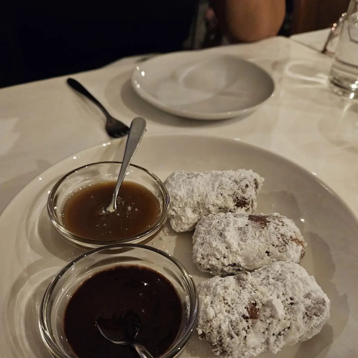 Beignets w Salted Caramel Sauce