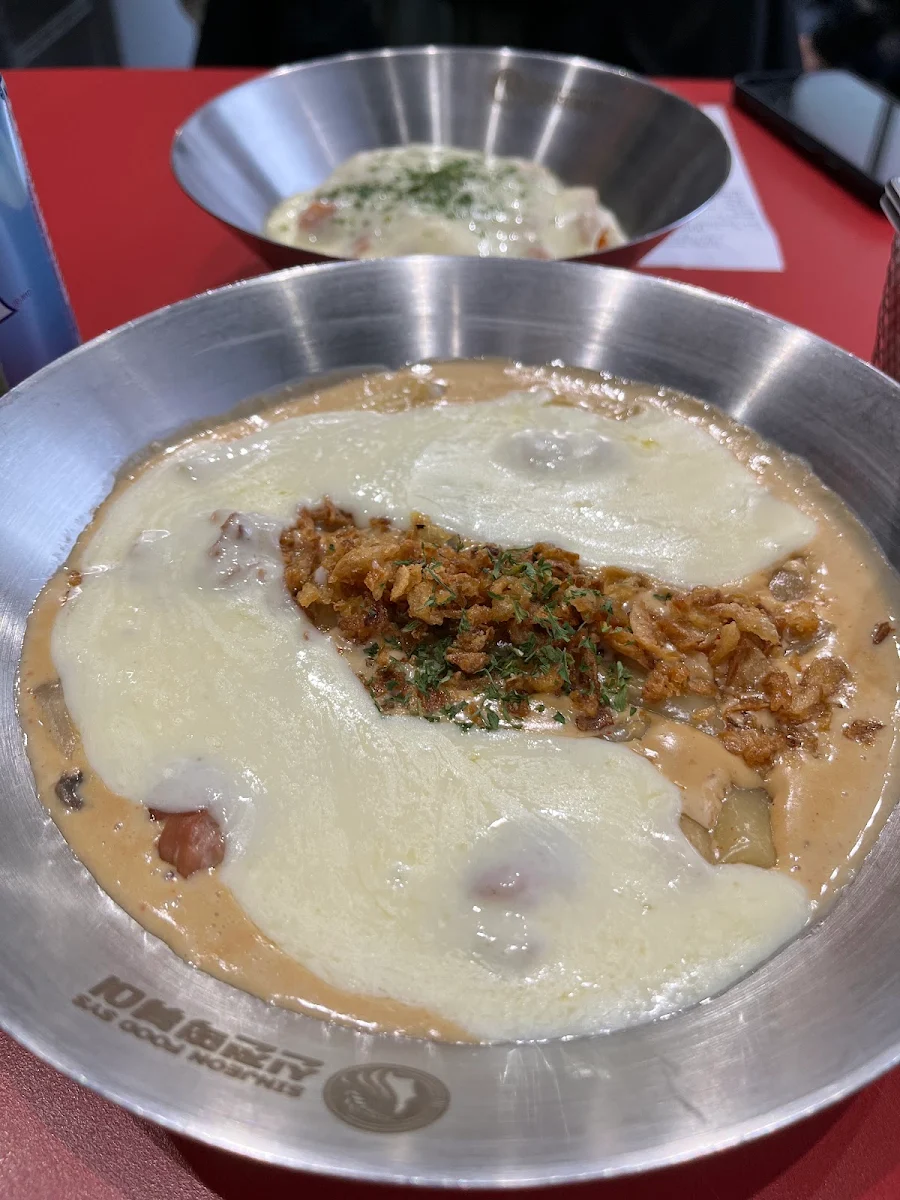 Creamy Carbonara Topokki with Cheese