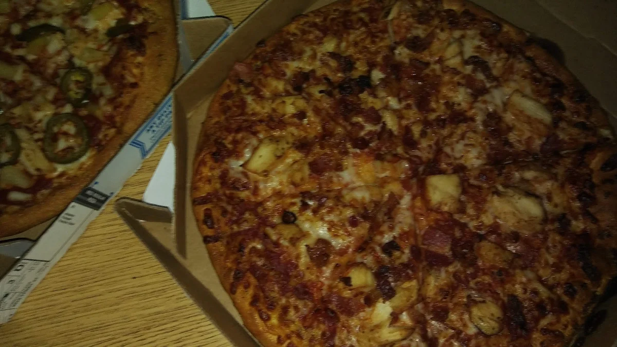 Medium Premium Chicken w Pineapple & Jalapenos