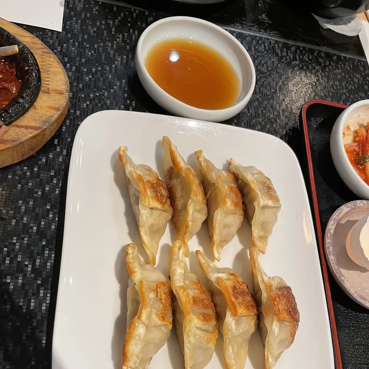 군만두 Fried Dumpling