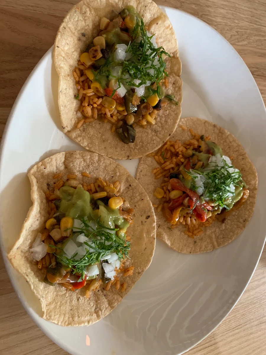 Toksel Hummus Tacos