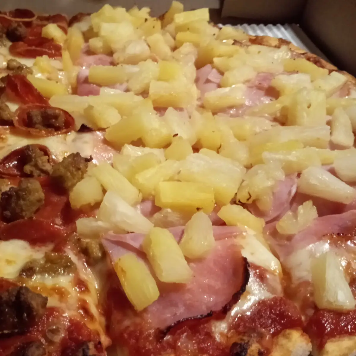 Half Pepperoni & Sausage Ham & Extra Pineapple