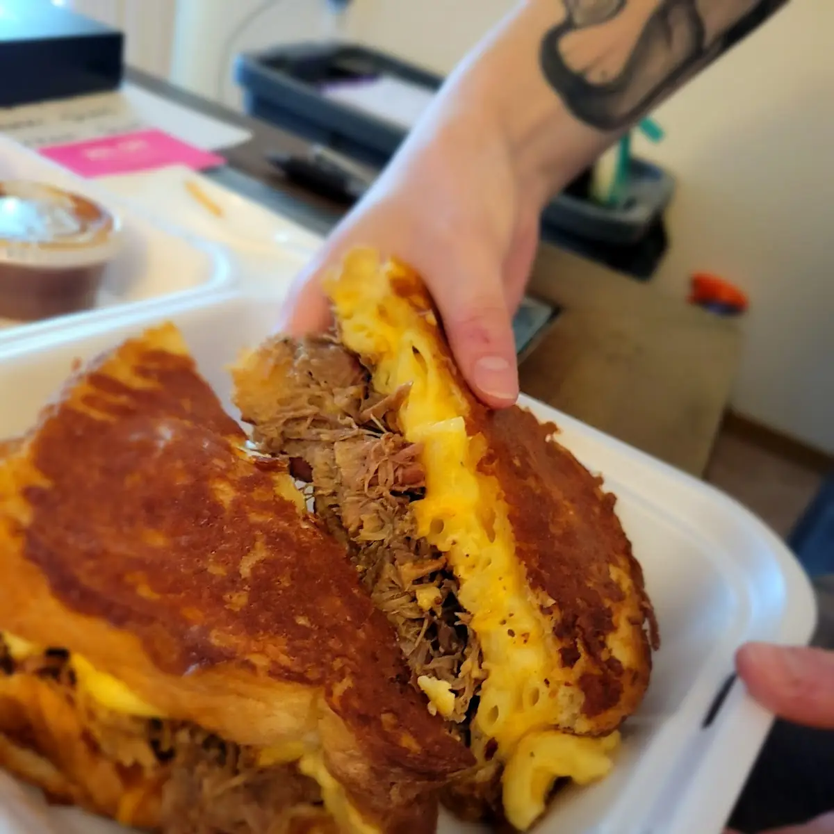 Pulled Pork Mac Sandwich