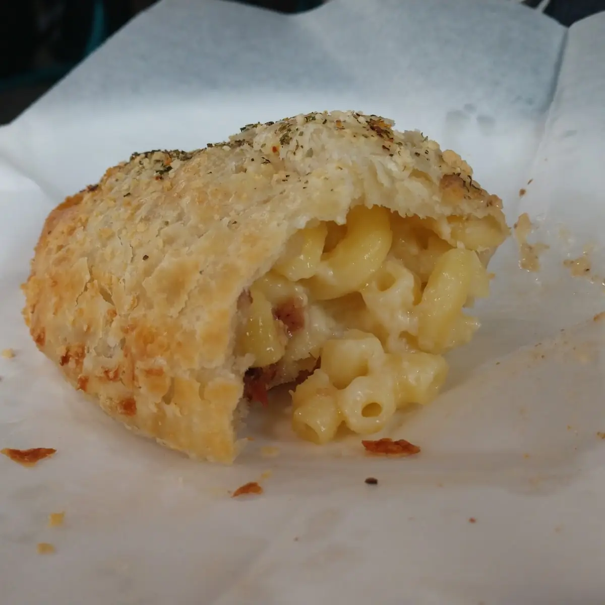 Mac & Cheese with Bacon Nipper
