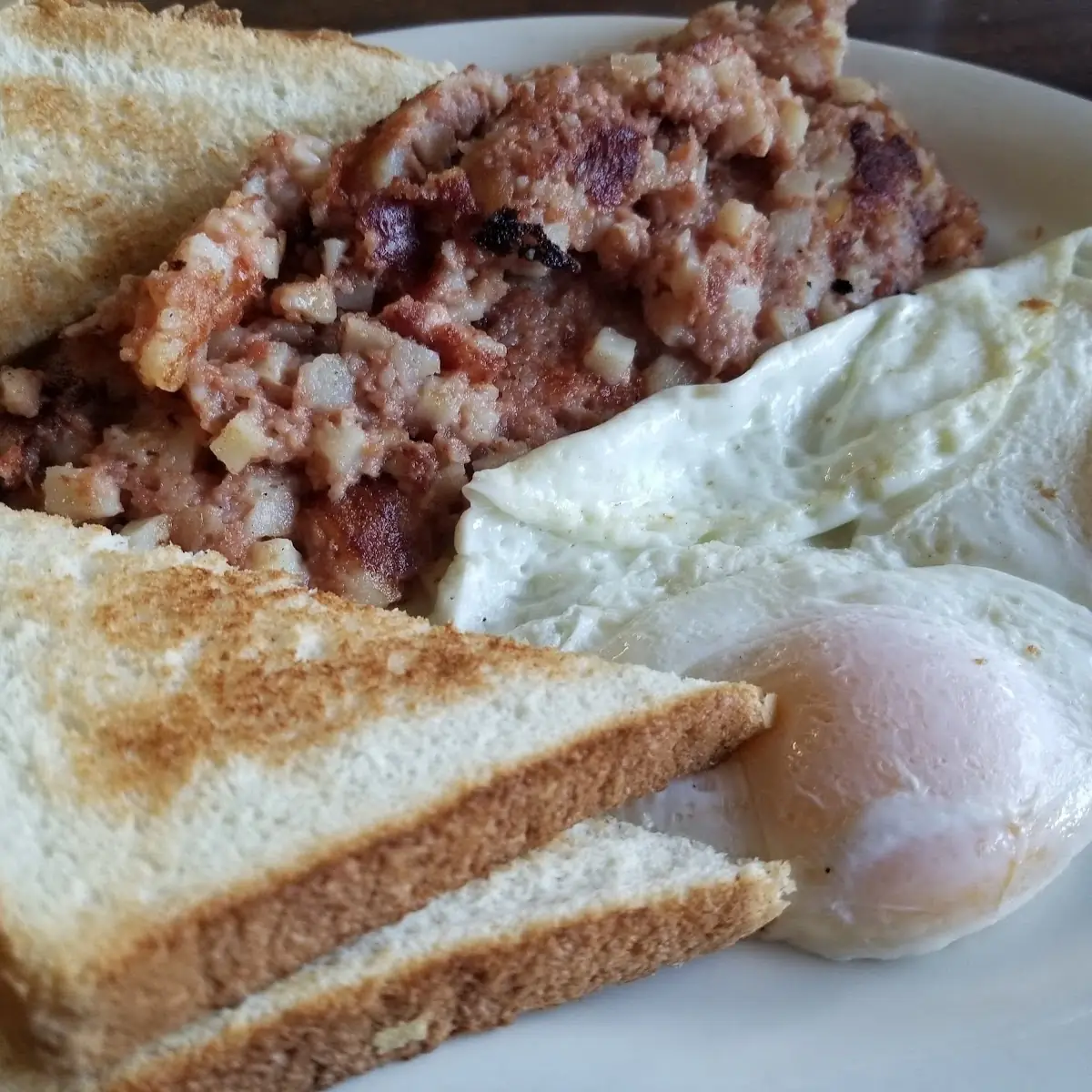 Corned Beef Hash Eggs & Toast