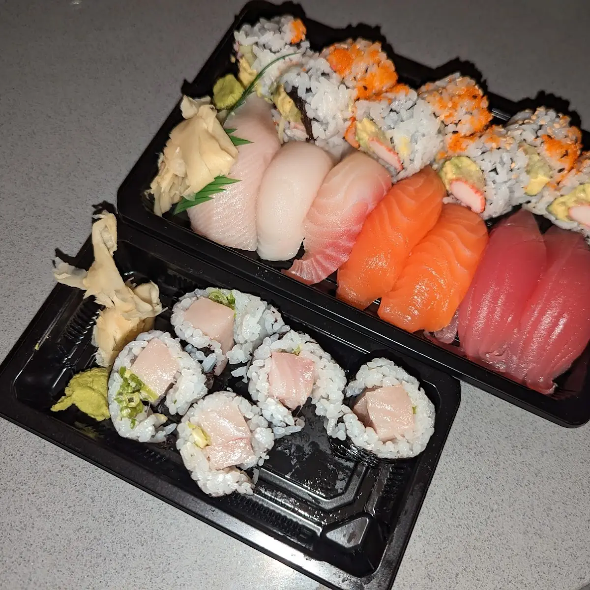 Yellowtail Scallion Roll 6pc