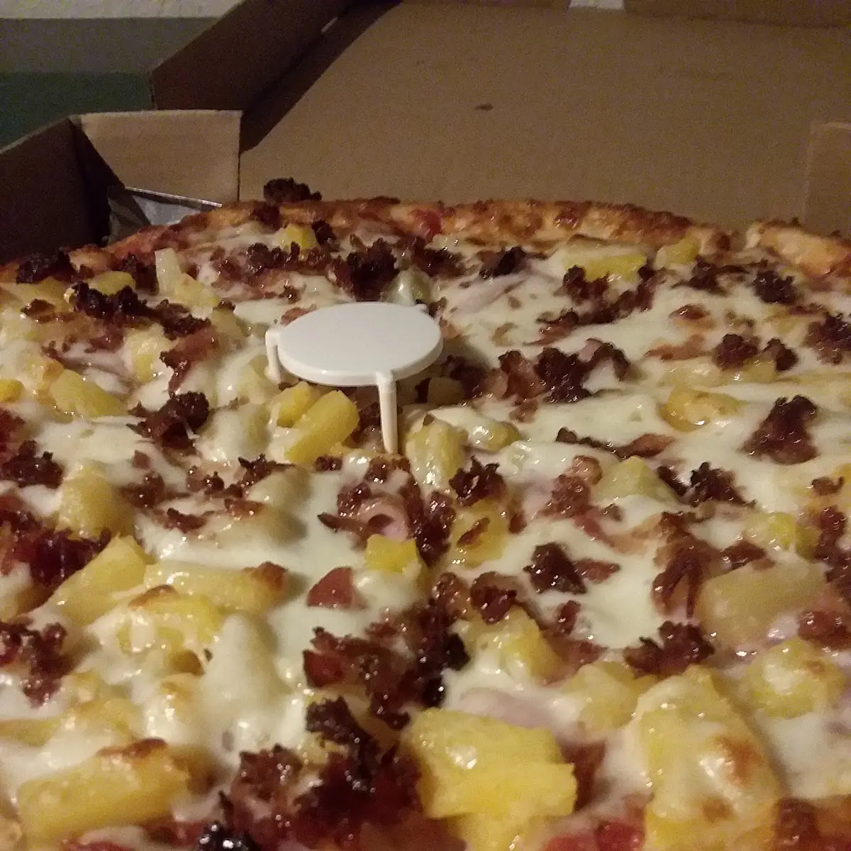 Super Hawaiian Pizza