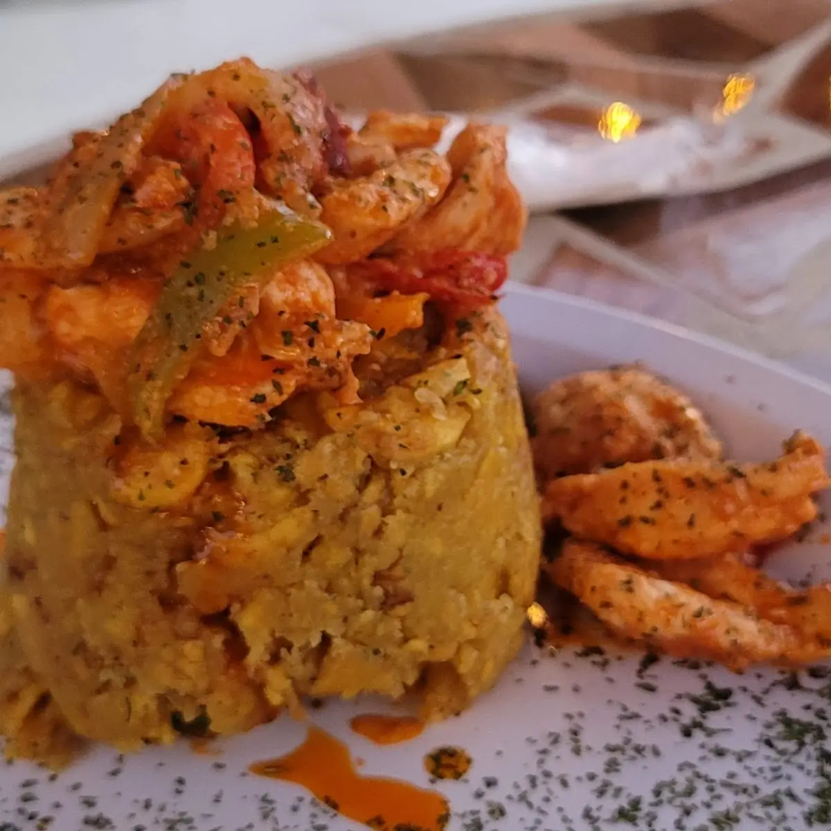 Mofongo Relleno de Pechuga A la Criolla