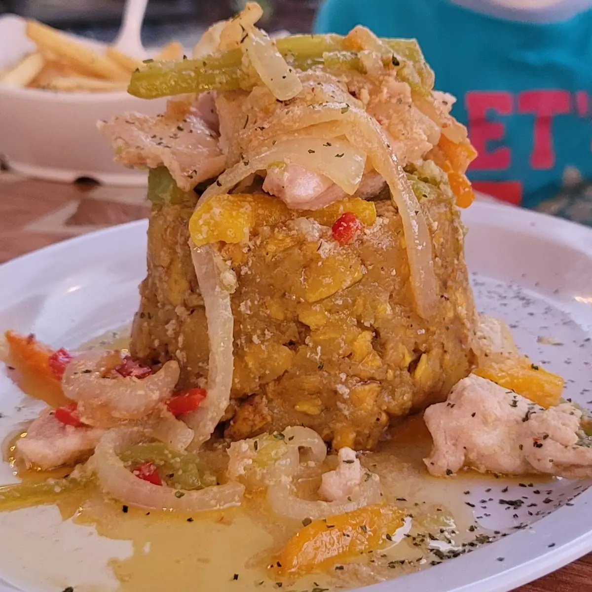 Mofongo Relleno de Pechuga Al Ajillo