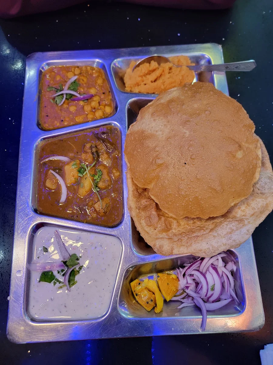 Tava Bhature Chholey, Bombay Chowpatty