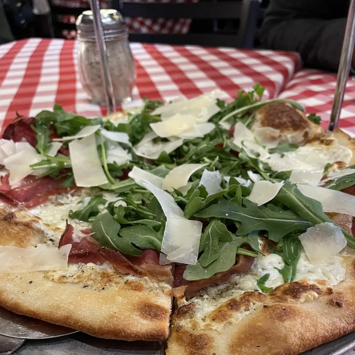 Arugula and Prosciutto Pizza
