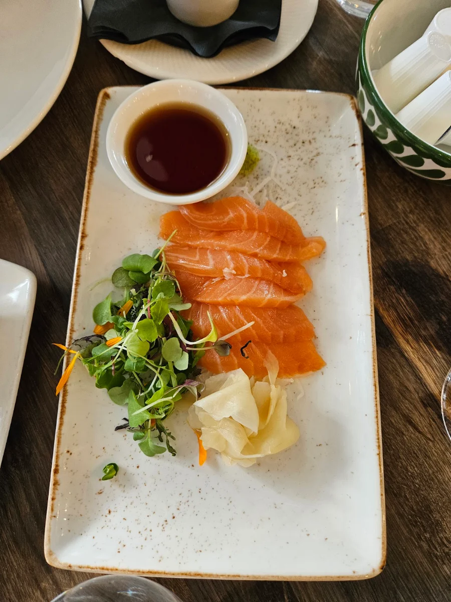 Petits Sashimi Saumon 4 MCX Small Salmon Sashimi 4 pcs