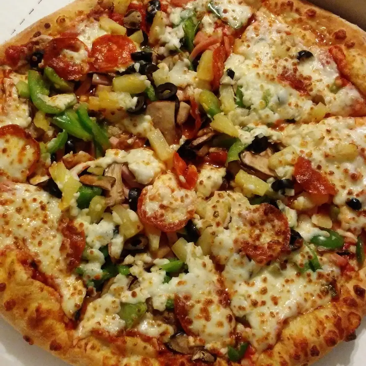 Supreme Pizza with Alfredo Sauce
