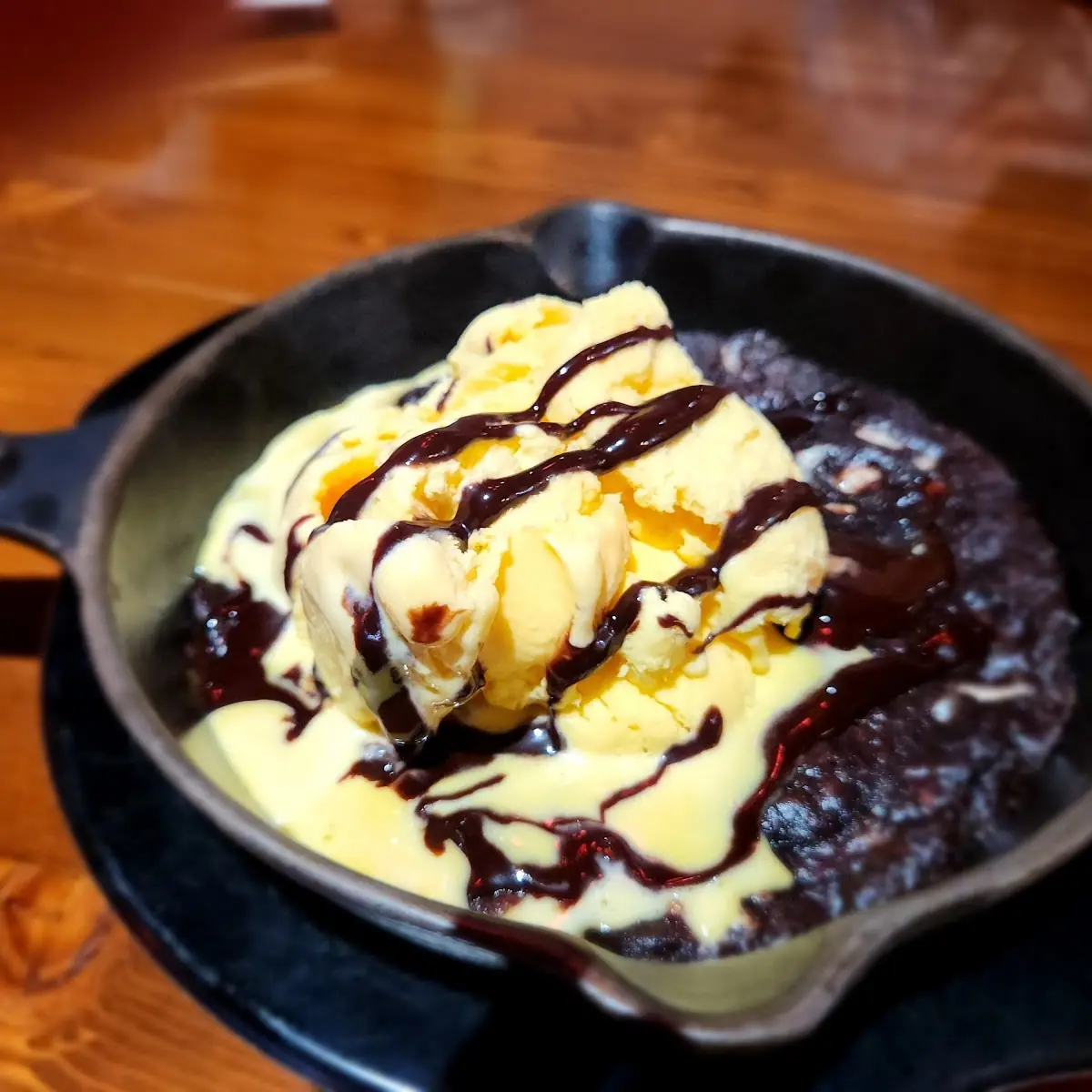Dark Chocolate Cookie with Vanilla Ice Cream