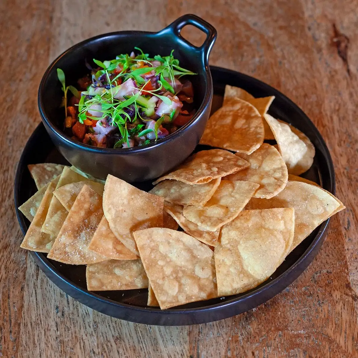 Black Bean Hummus w Fried Chips