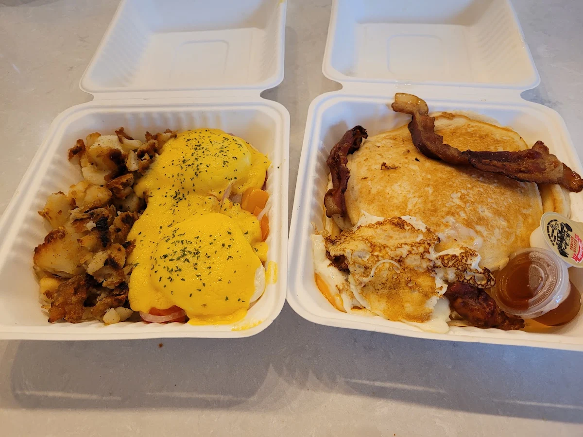 Veggie Benny and 2 2 2