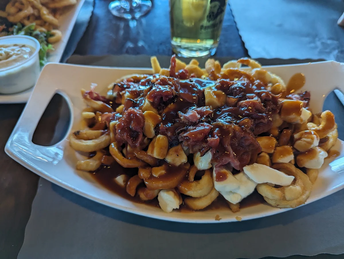 Pizza Poutine, Au Pavillon Noir